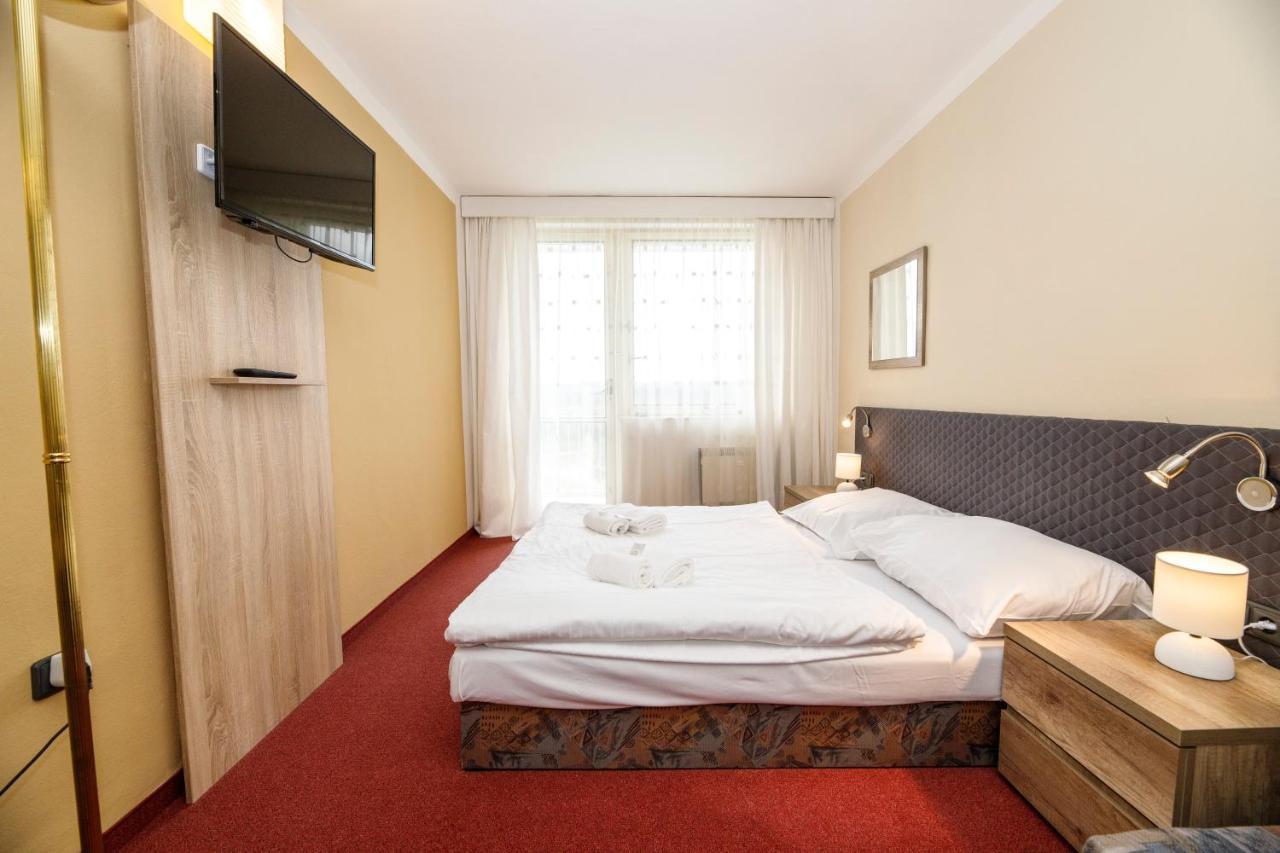 Hotel Panorama Orlik Klucenice Esterno foto